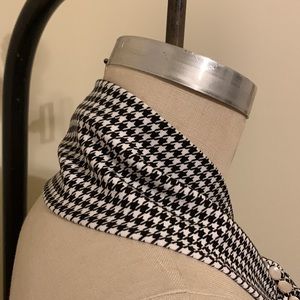 Vintage Houndstooth Print Frayed Blanket Scarf - Black main image 1